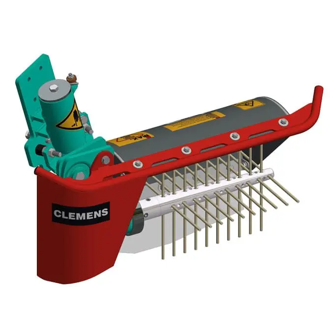 CLEMENS MULTICLEAN utilisé au ras du sol avec la gyrobroyeuse